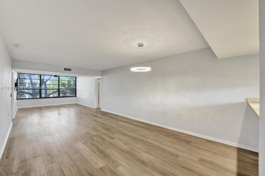 1715 Whitehall Dr 305