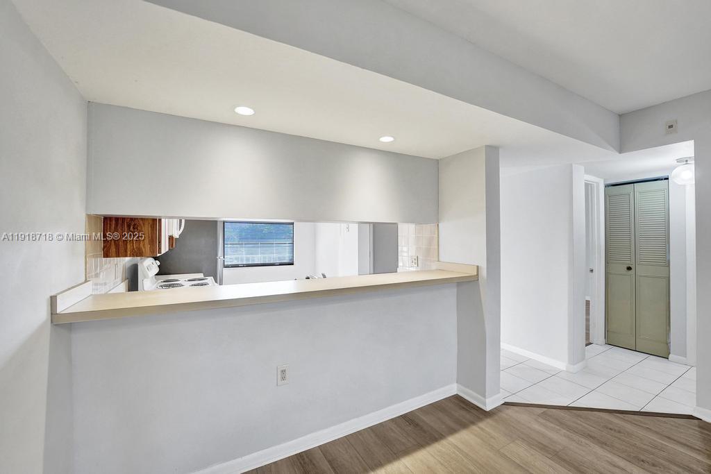 CONDO 21 OF WHITEHALL CON - Residential