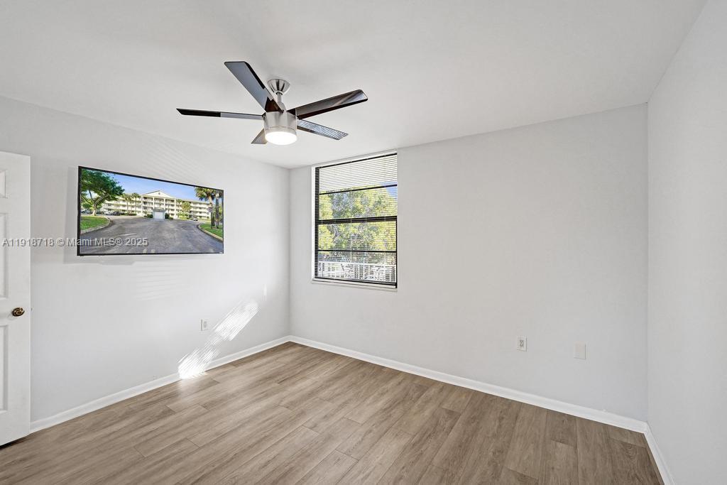 CONDO 21 OF WHITEHALL CON - Residential