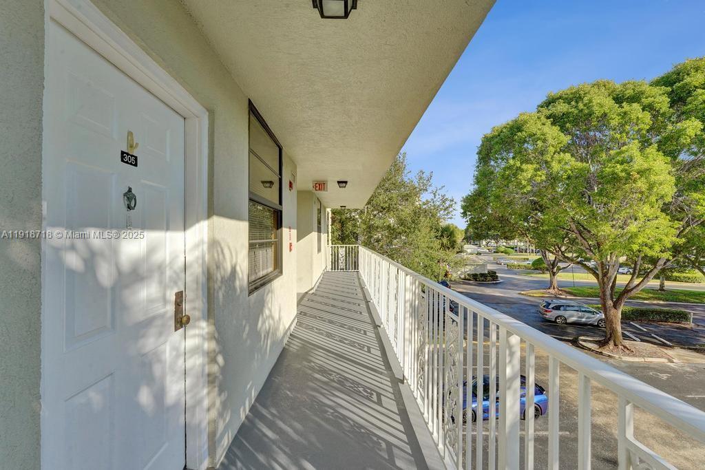 1715 Whitehall Dr 305