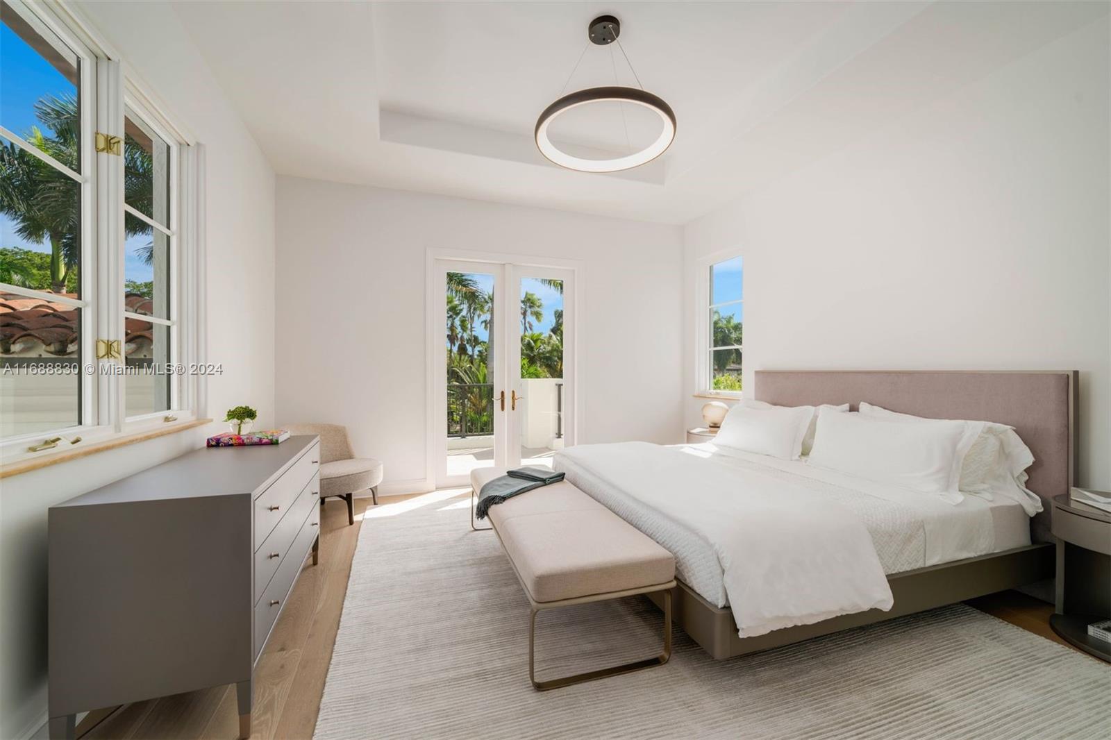 GOLDEN BEACH - Residential