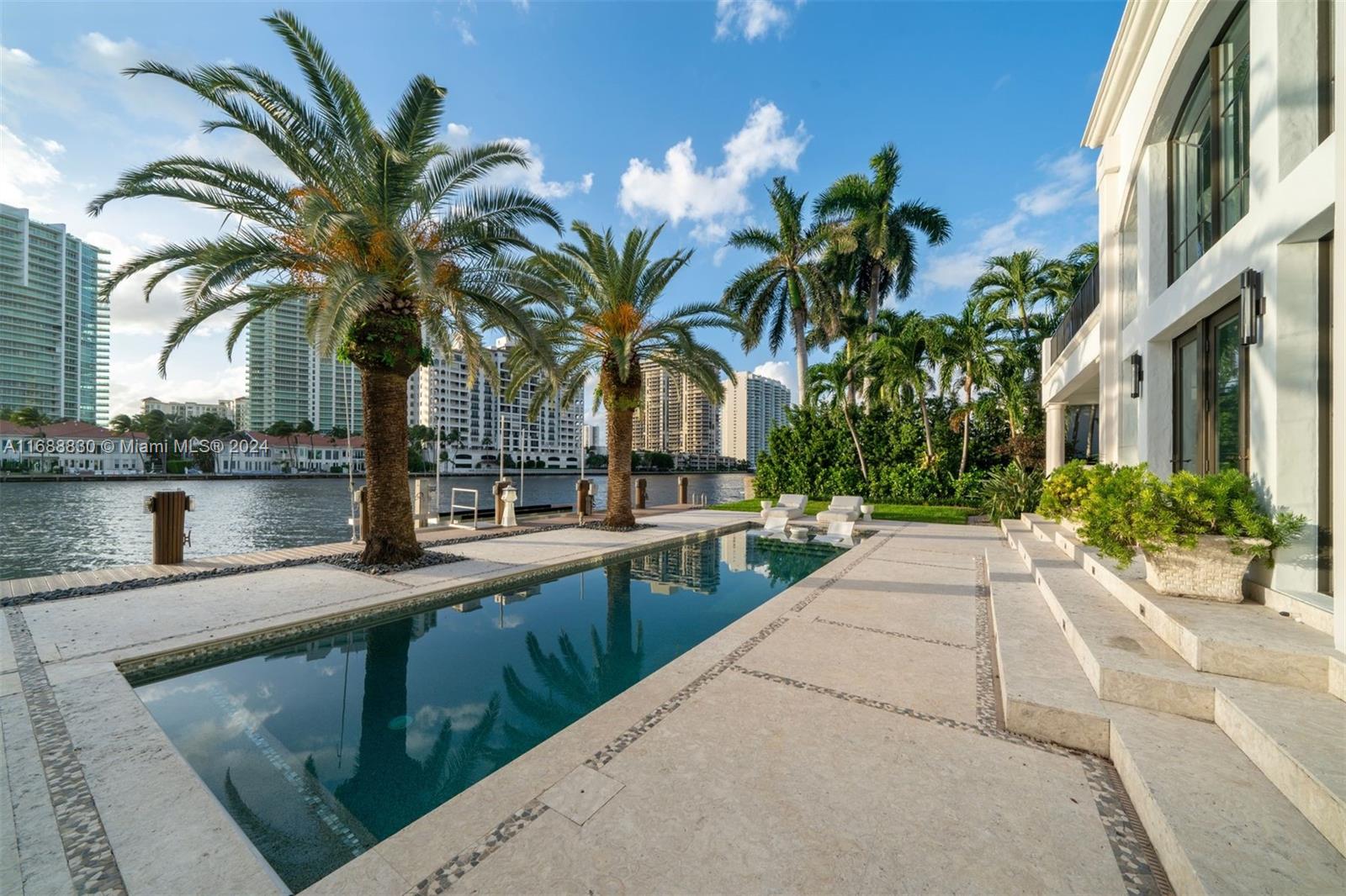 GOLDEN BEACH - Residential