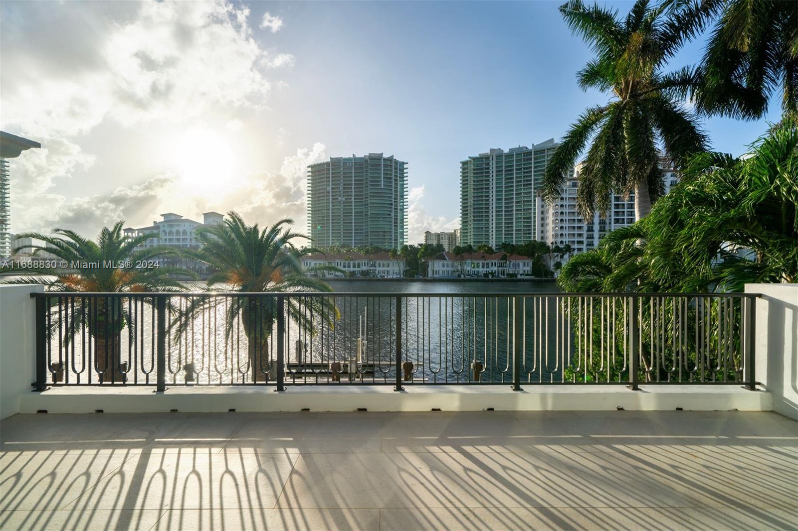 GOLDEN BEACH - Residential