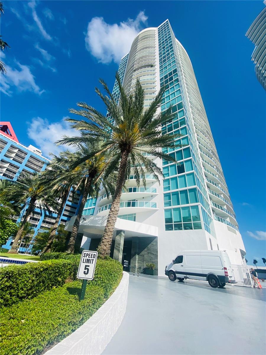 2101 Brickell Ave 1005, Miami, Broward County, Florida - 1 Bedrooms  
1 Bathrooms - 