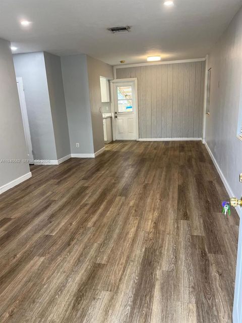 130 NE 171st Ter Miami FL 33162