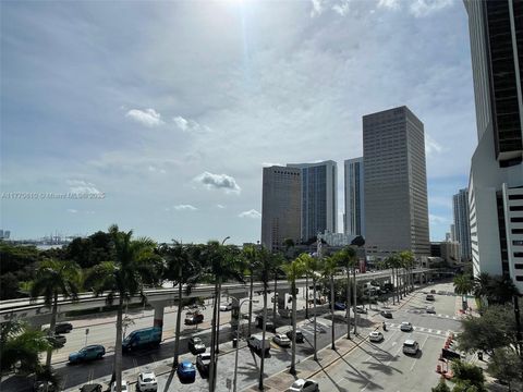50 BISCAYNE BLVD 502 Miami FL 33132