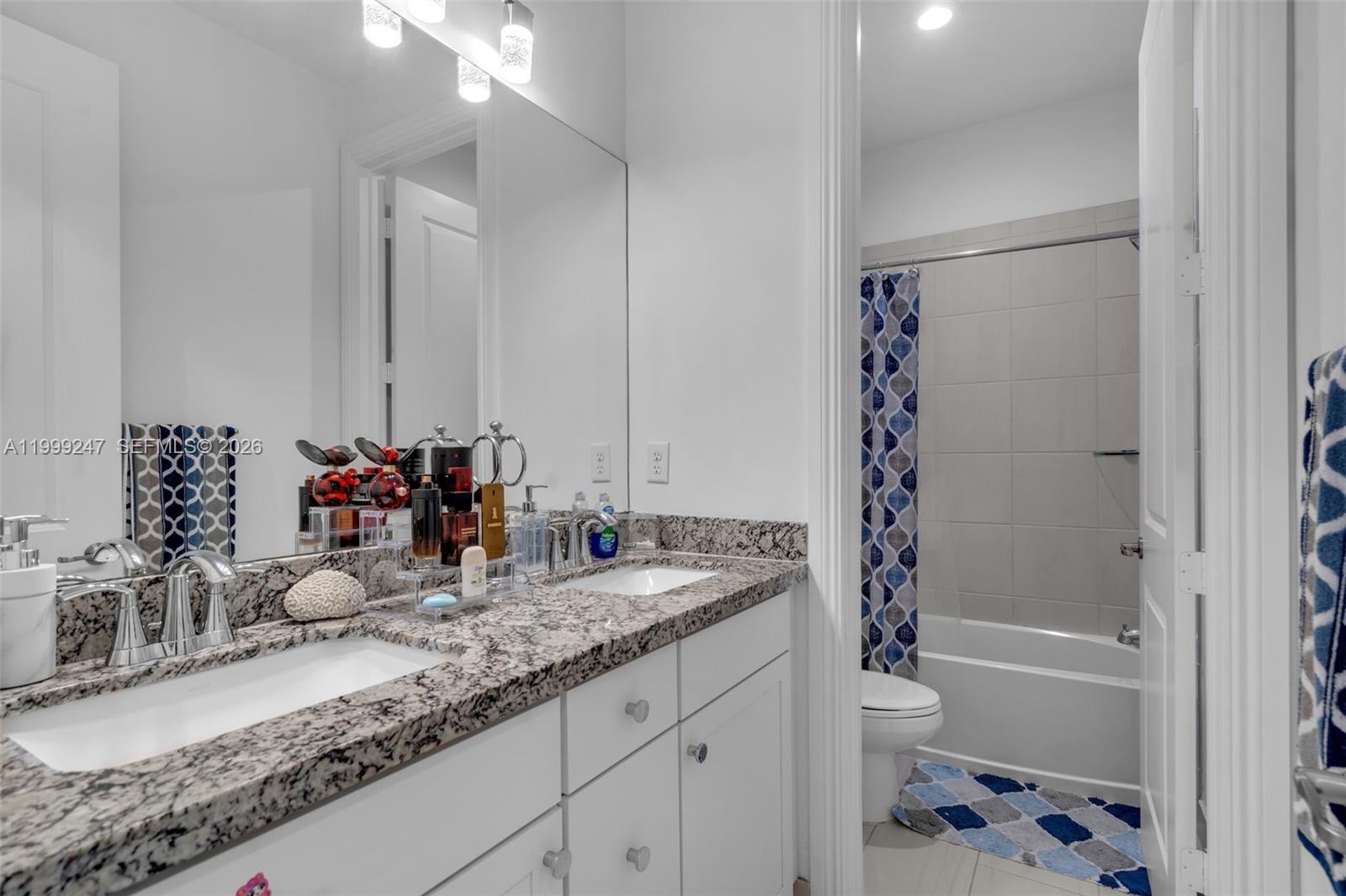 PEMBROKE LAKES SOUTH - Residential