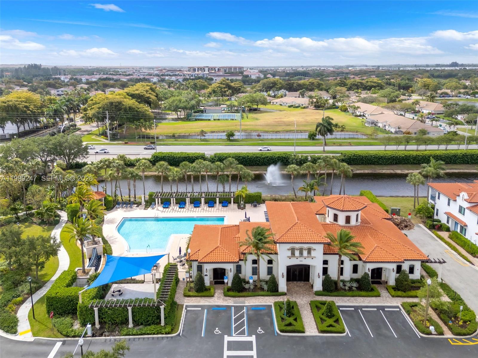 PEMBROKE LAKES SOUTH - Residential