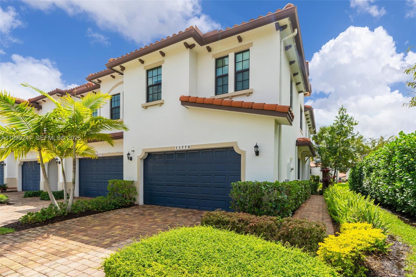 PEMBROKE LAKES SOUTH - Residential