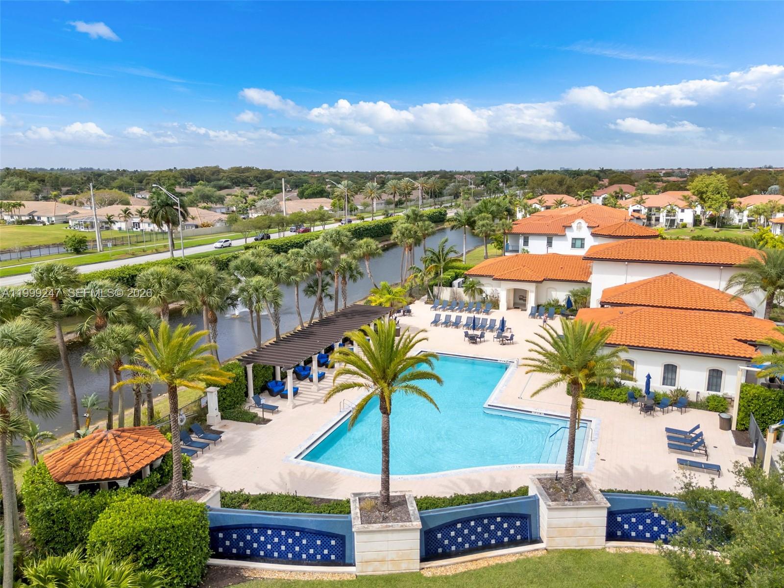 PEMBROKE LAKES SOUTH - Residential