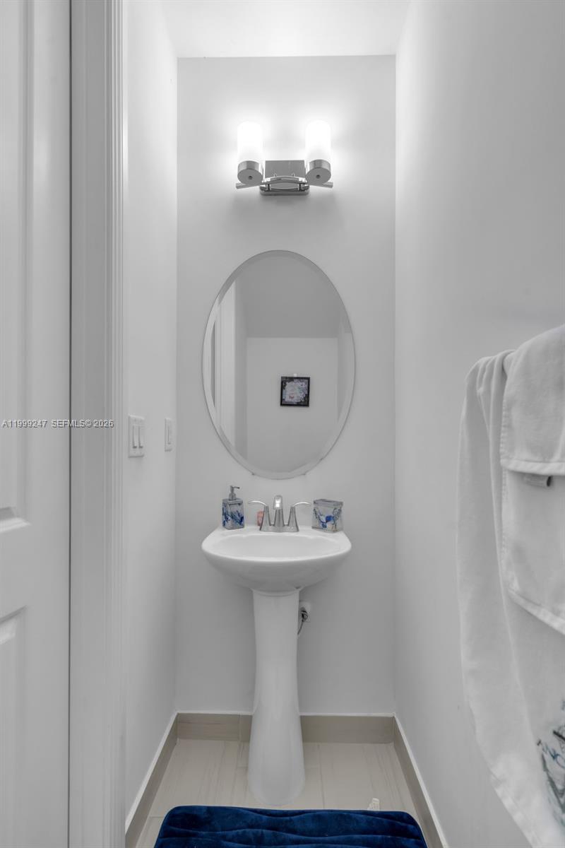 PEMBROKE LAKES SOUTH - Residential