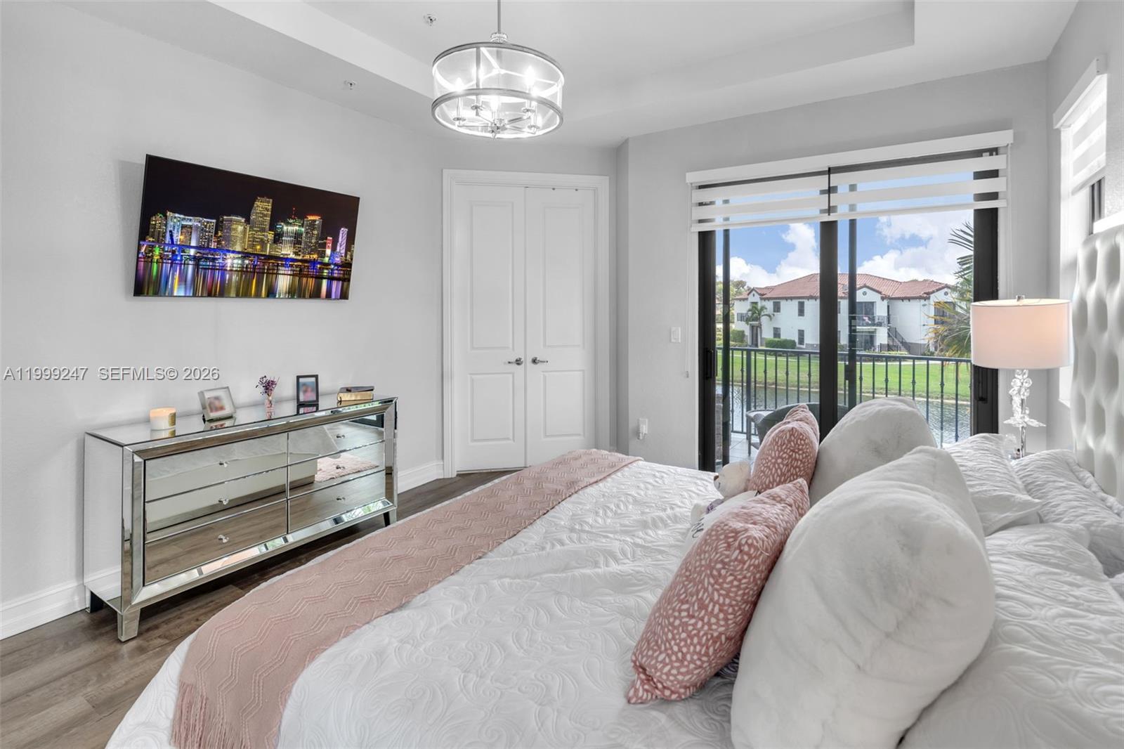 PEMBROKE LAKES SOUTH - Residential