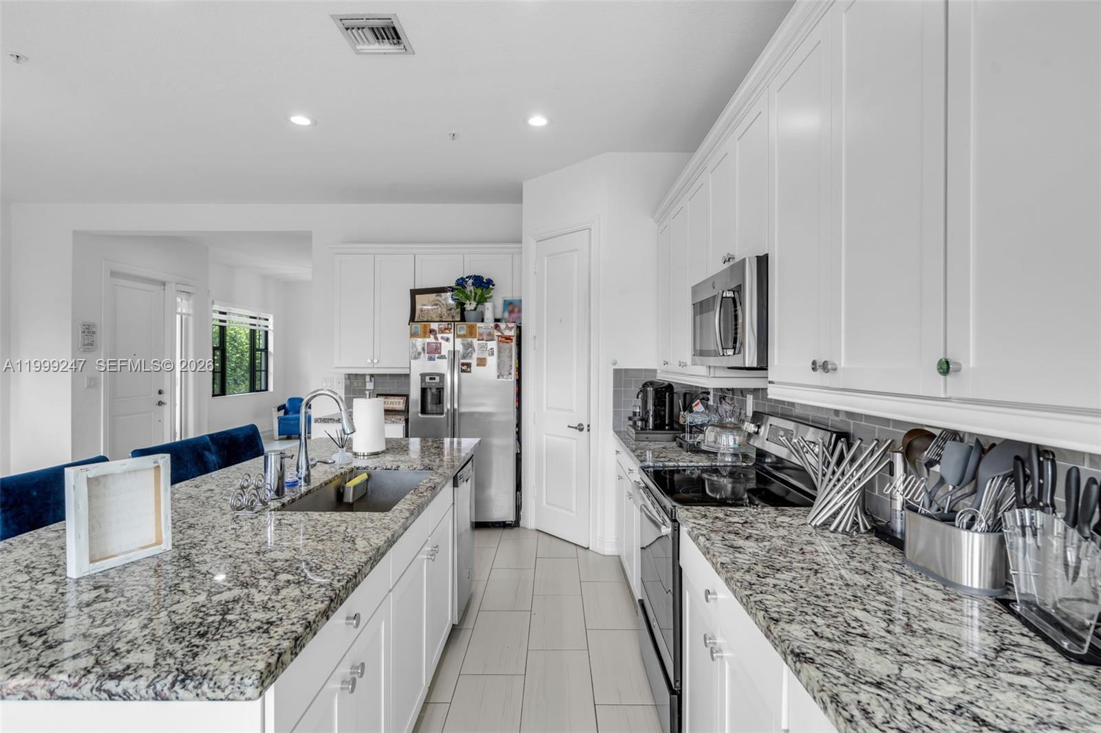 PEMBROKE LAKES SOUTH - Residential