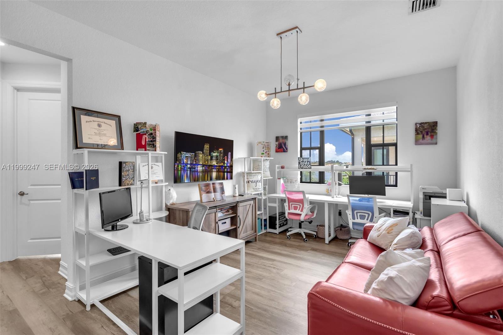 PEMBROKE LAKES SOUTH - Residential