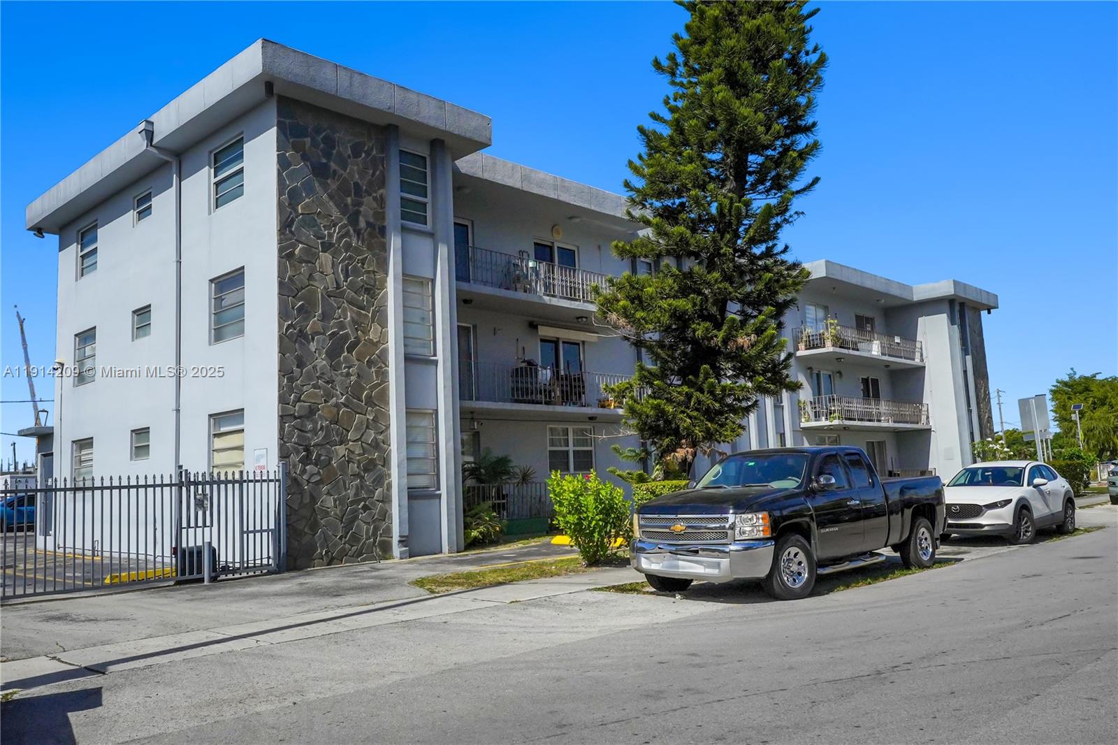 ROSALES CONDO - Residential