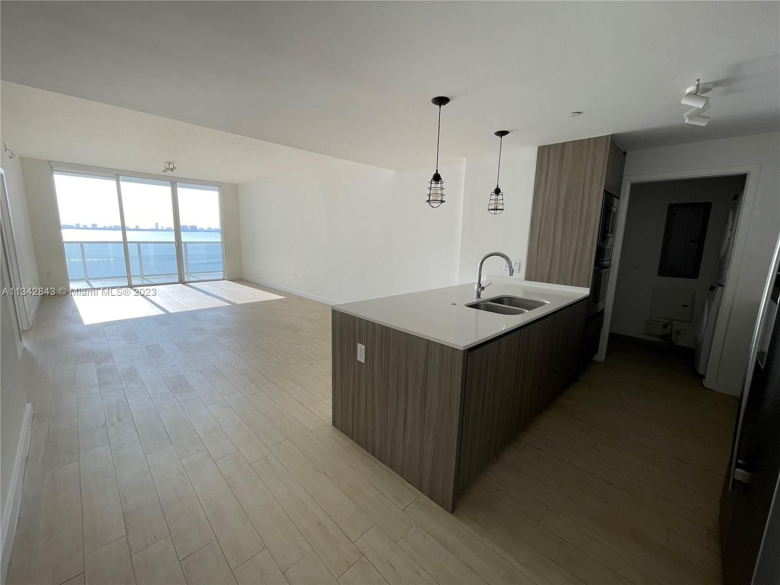 Photo 3 of 49 of 600 NE 27th St 1102 condo