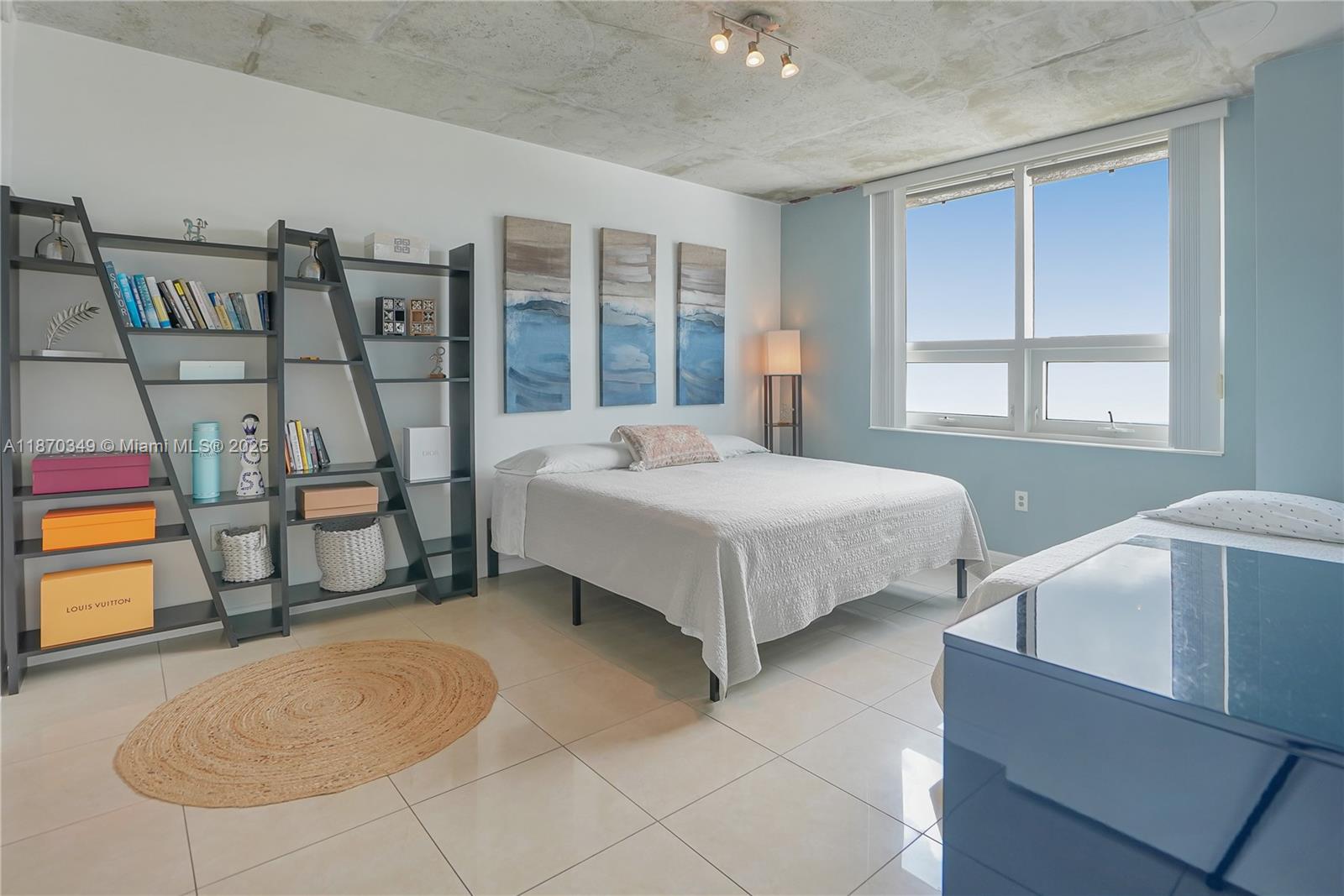 MIDBLOCK MIAMI CONDO - Residential
