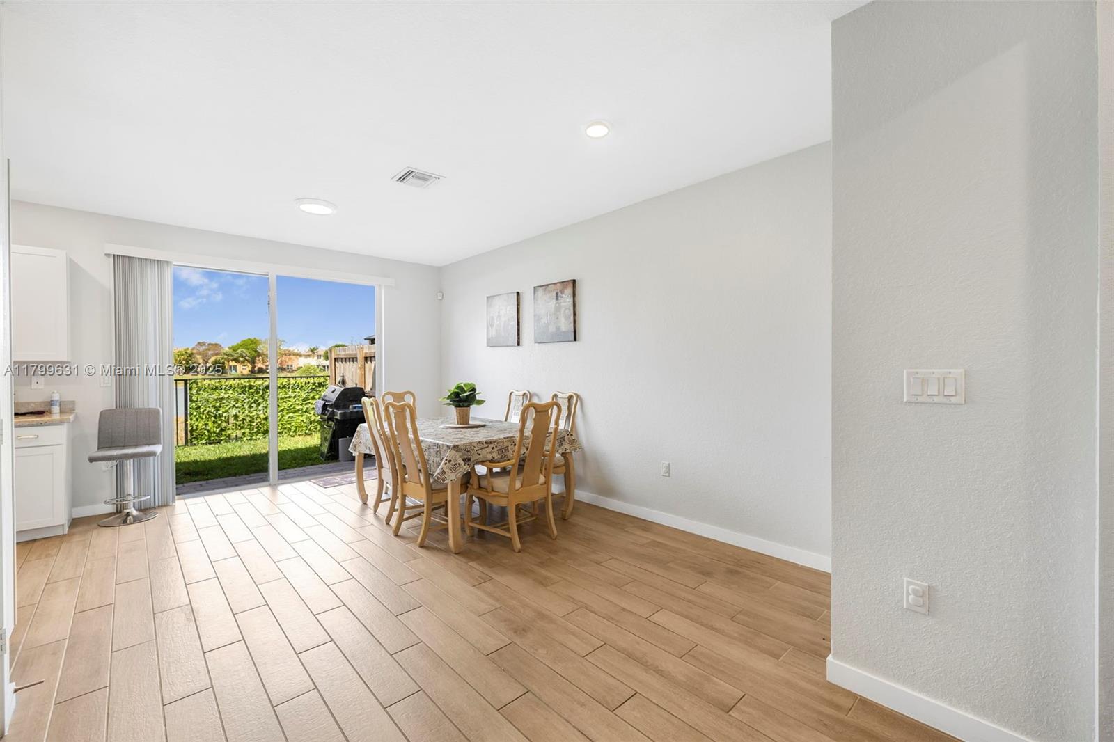 TOWNS AT SEASCAPE - Residential