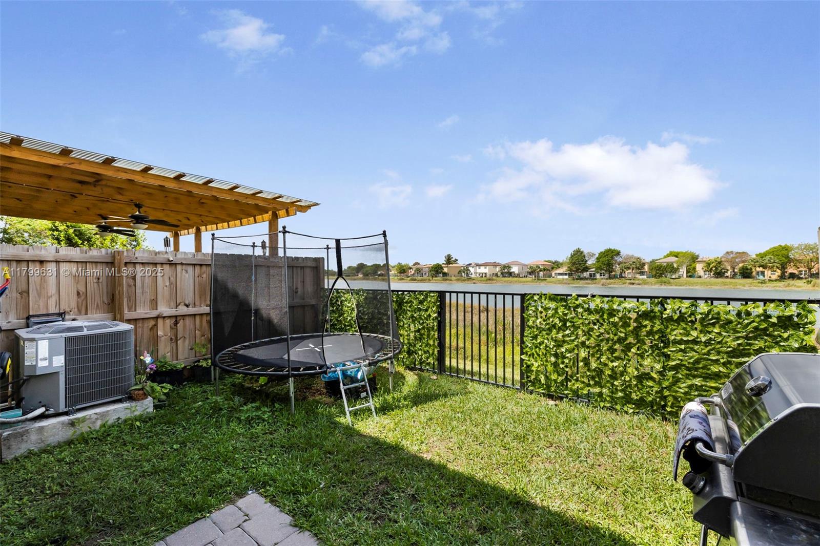 TOWNS AT SEASCAPE - Residential