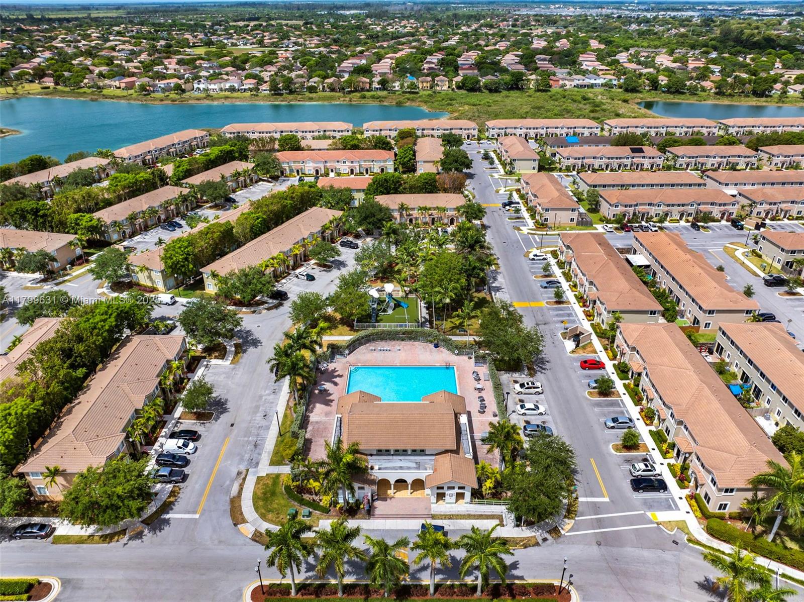 TOWNS AT SEASCAPE - Residential