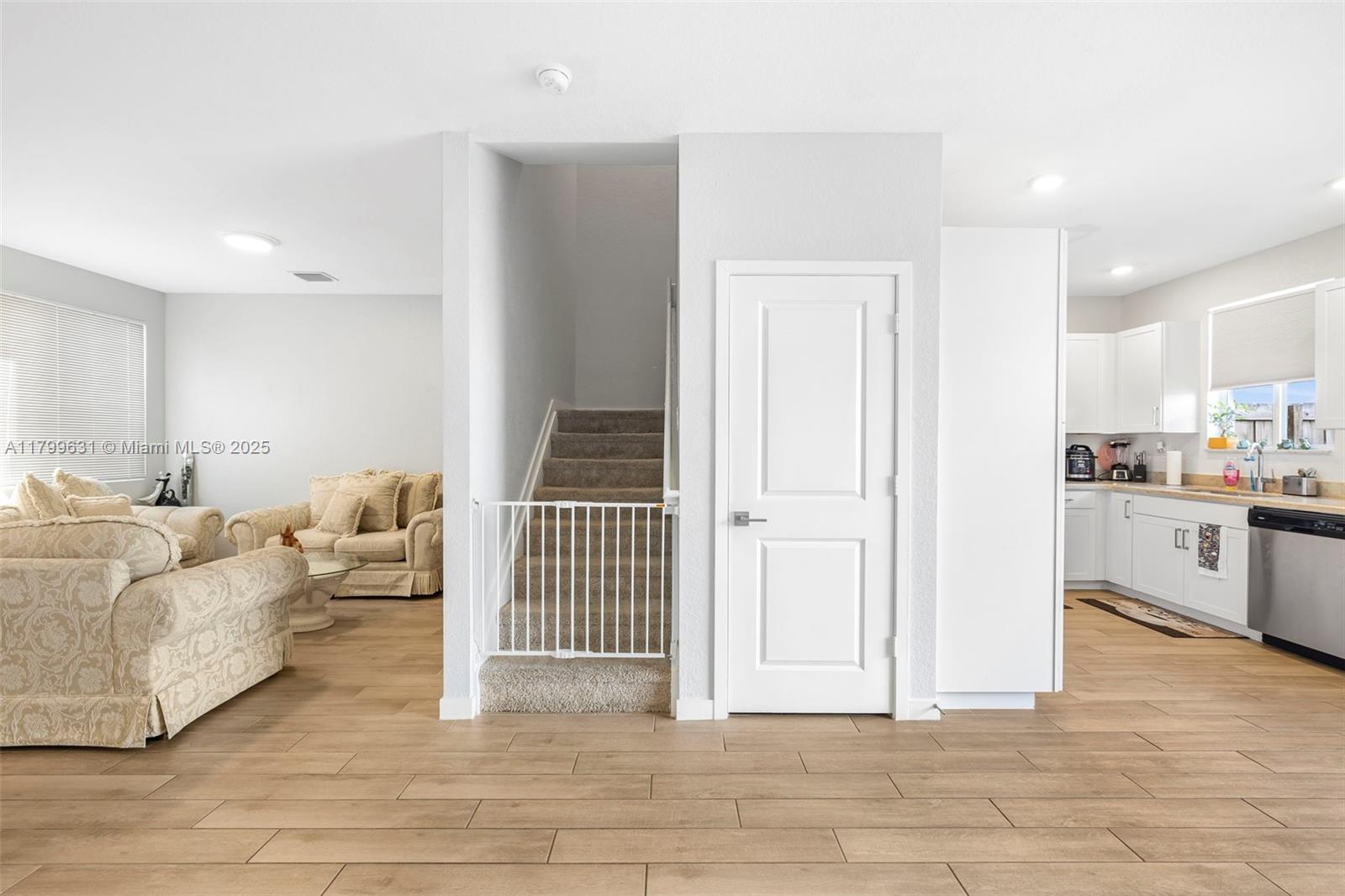 TOWNS AT SEASCAPE - Residential