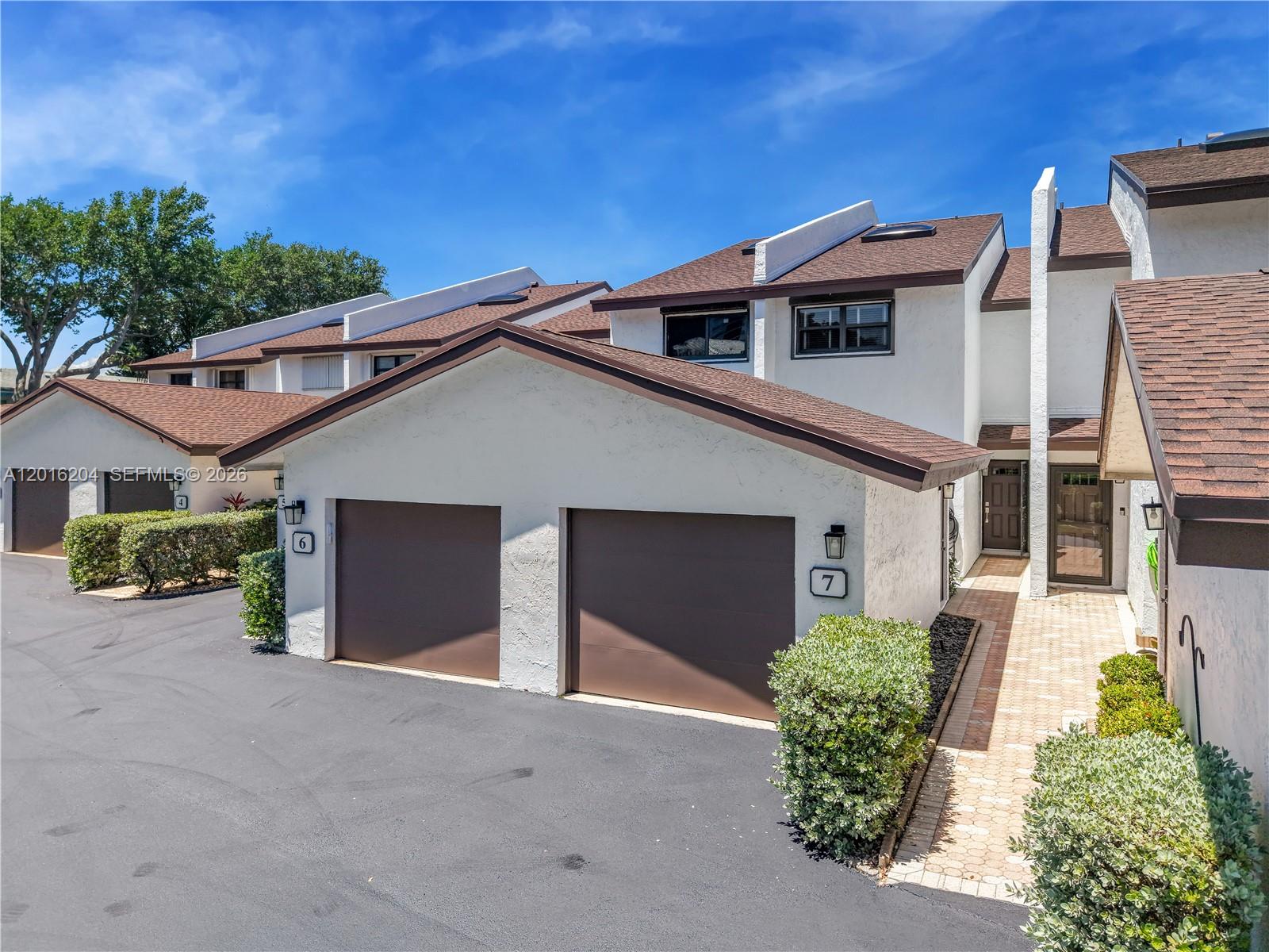 RIVERGATE TOWNHOUSES COND - Residential