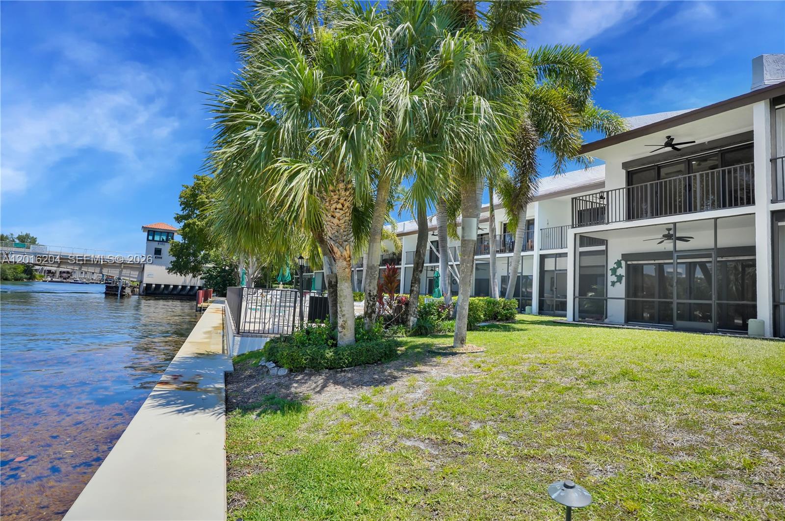 RIVERGATE TOWNHOUSES COND - Residential