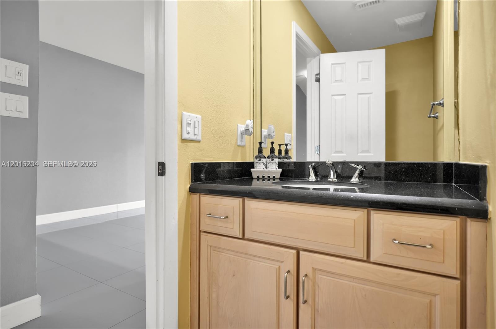 RIVERGATE TOWNHOUSES COND - Residential