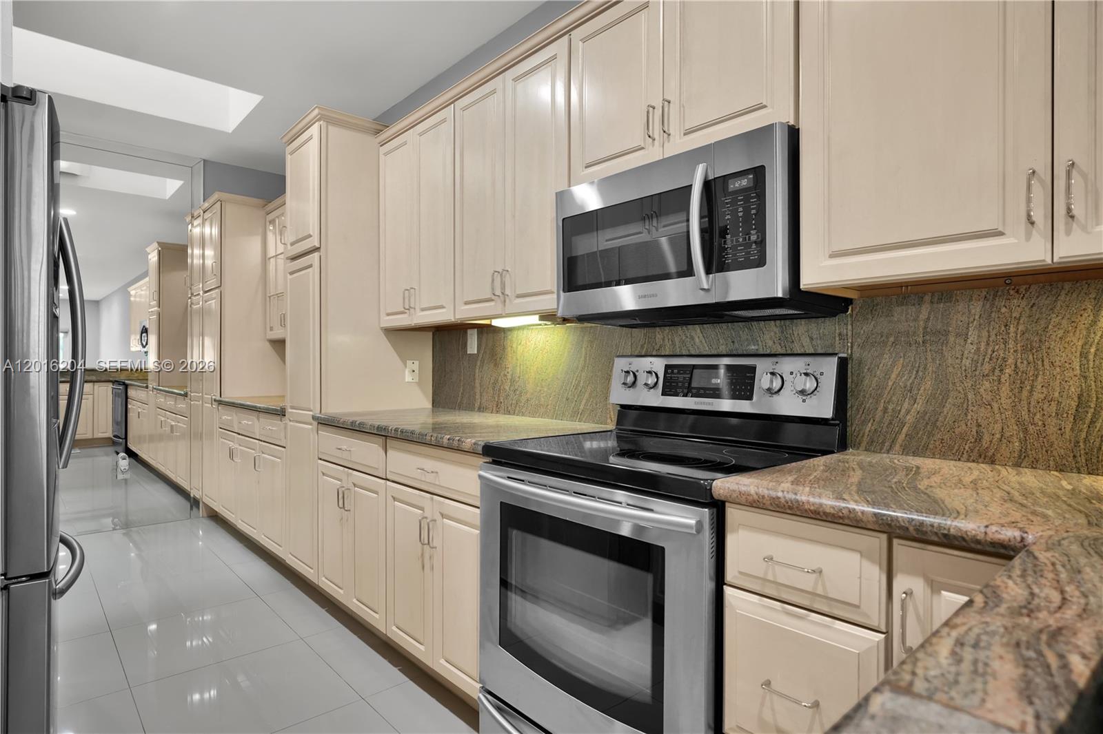 RIVERGATE TOWNHOUSES COND - Residential