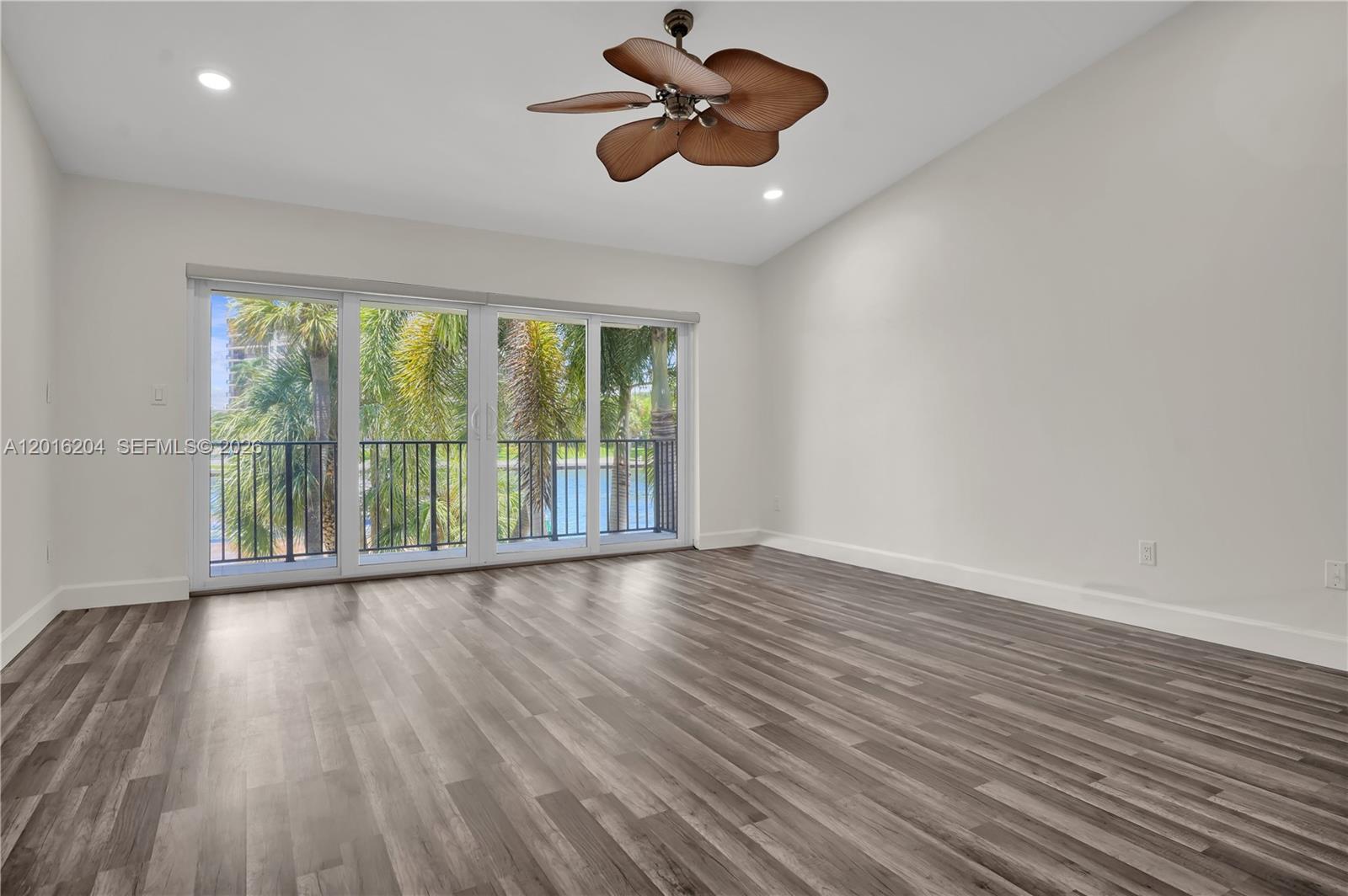 RIVERGATE TOWNHOUSES COND - Residential
