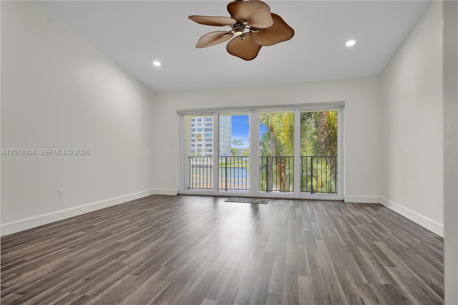 RIVERGATE TOWNHOUSES COND - Residential