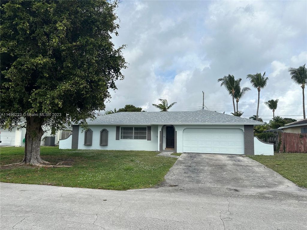 Photo of 275 NE 24th Ct, Boca Raton, FL 33431 (MLS # A11496223)