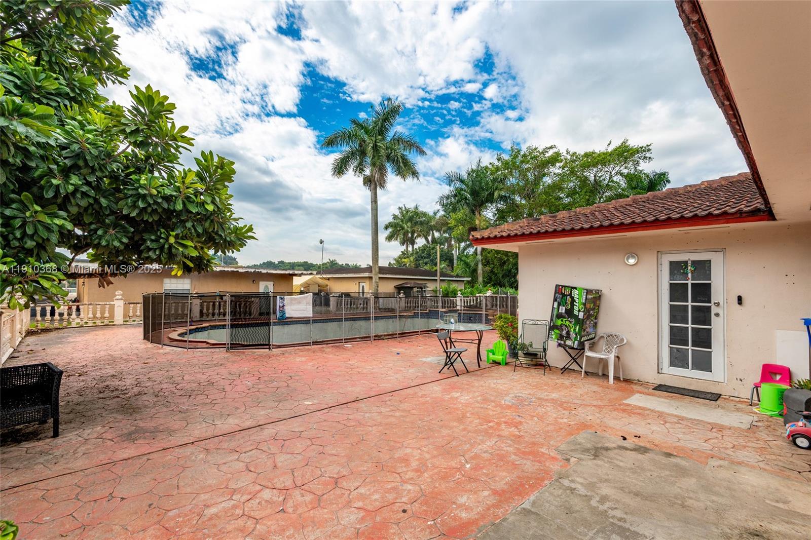 NORTH REDLANDS - Residential