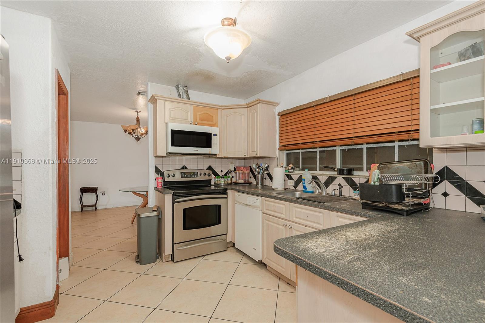 NORTH REDLANDS - Residential