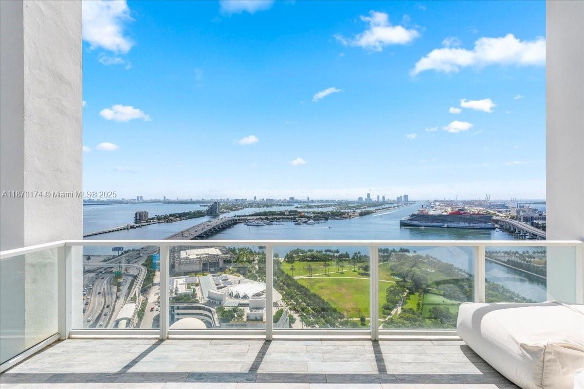 1040 Biscayne Blvd 2904
