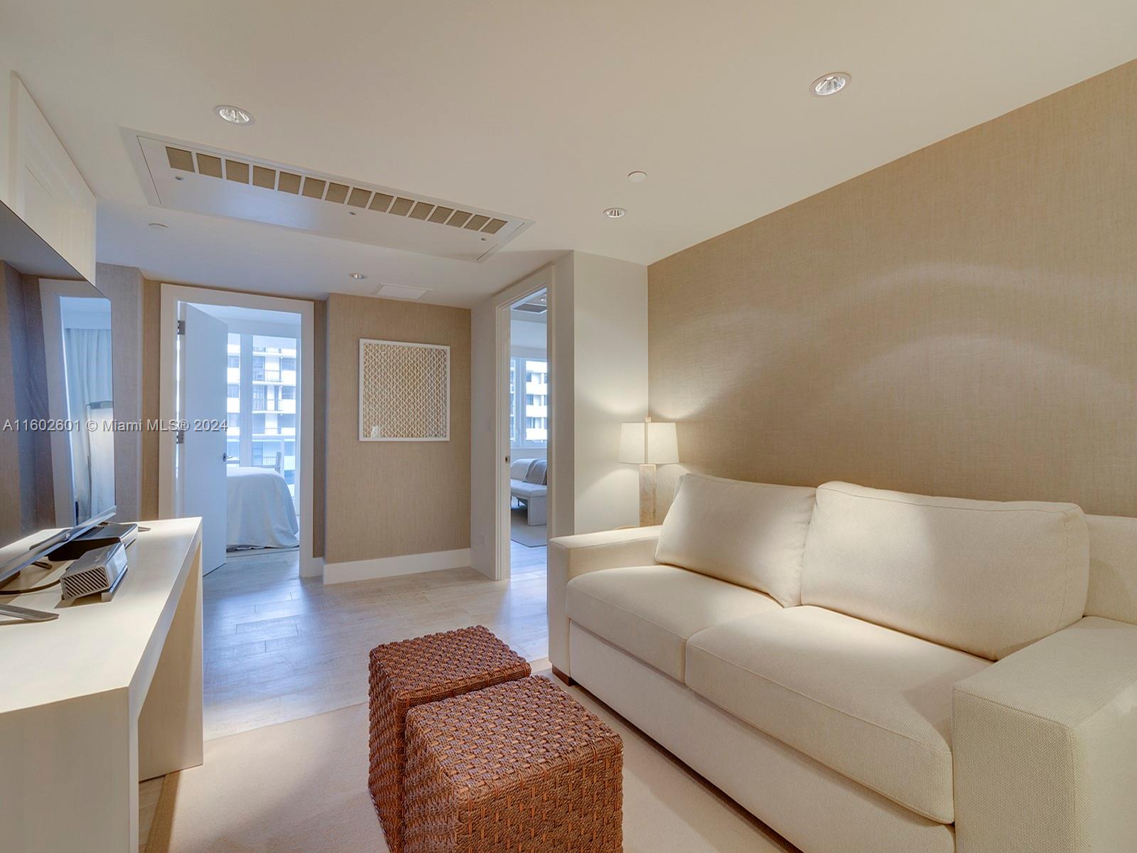 1 HOTEL & HOMES - Residential Lease