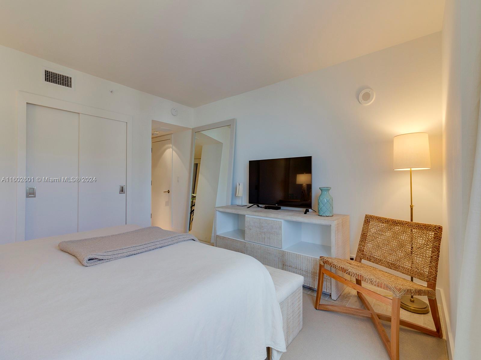 1 HOTEL & HOMES - Residential Lease