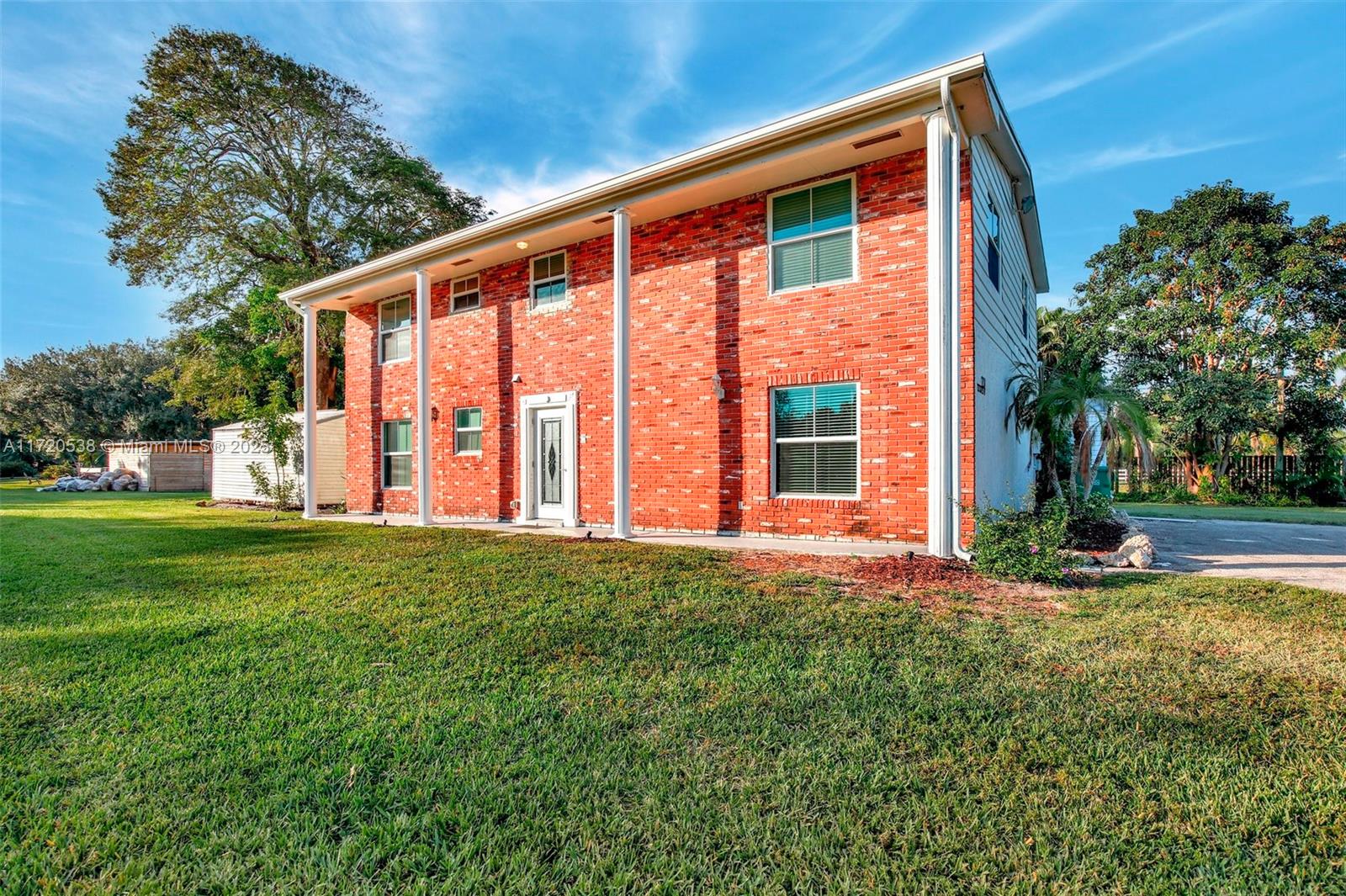 1201 Old Hiatus Rd, Plantation, Miami-Dade County, Florida - 4 Bedrooms  
3 Bathrooms - 