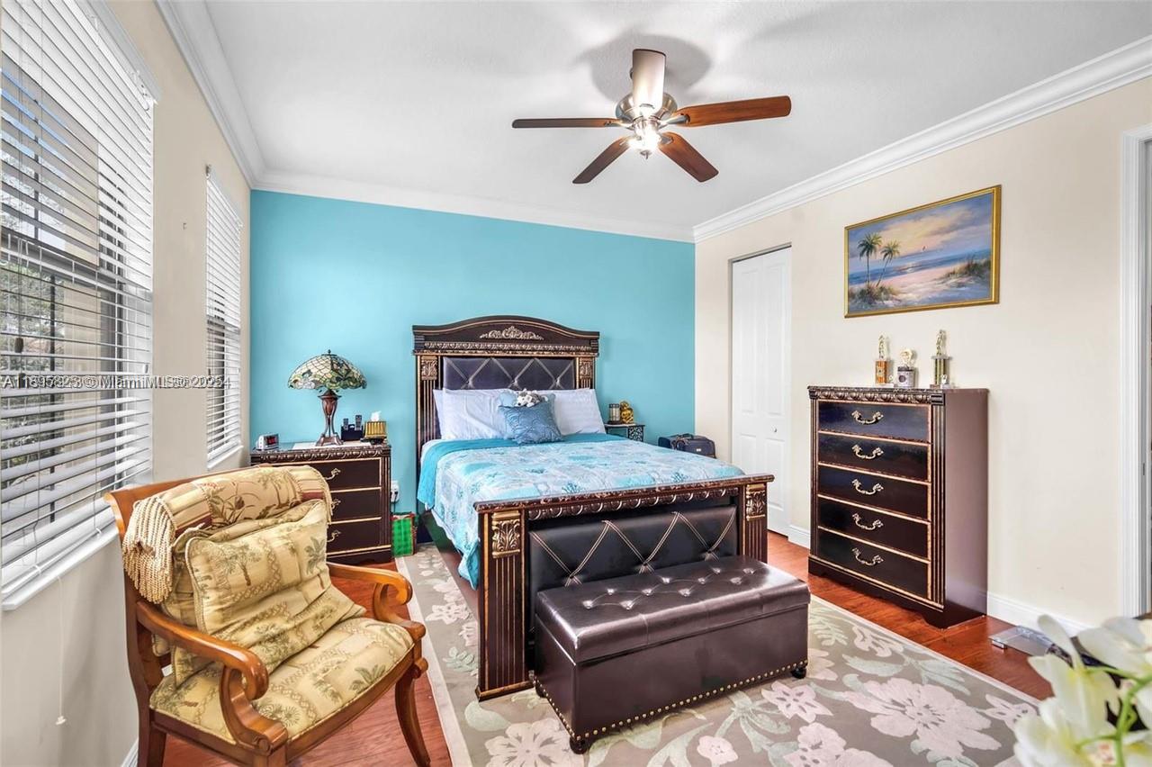 SAWGRASS LAKES - Residential