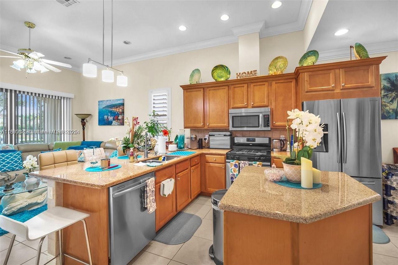 SAWGRASS LAKES - Residential