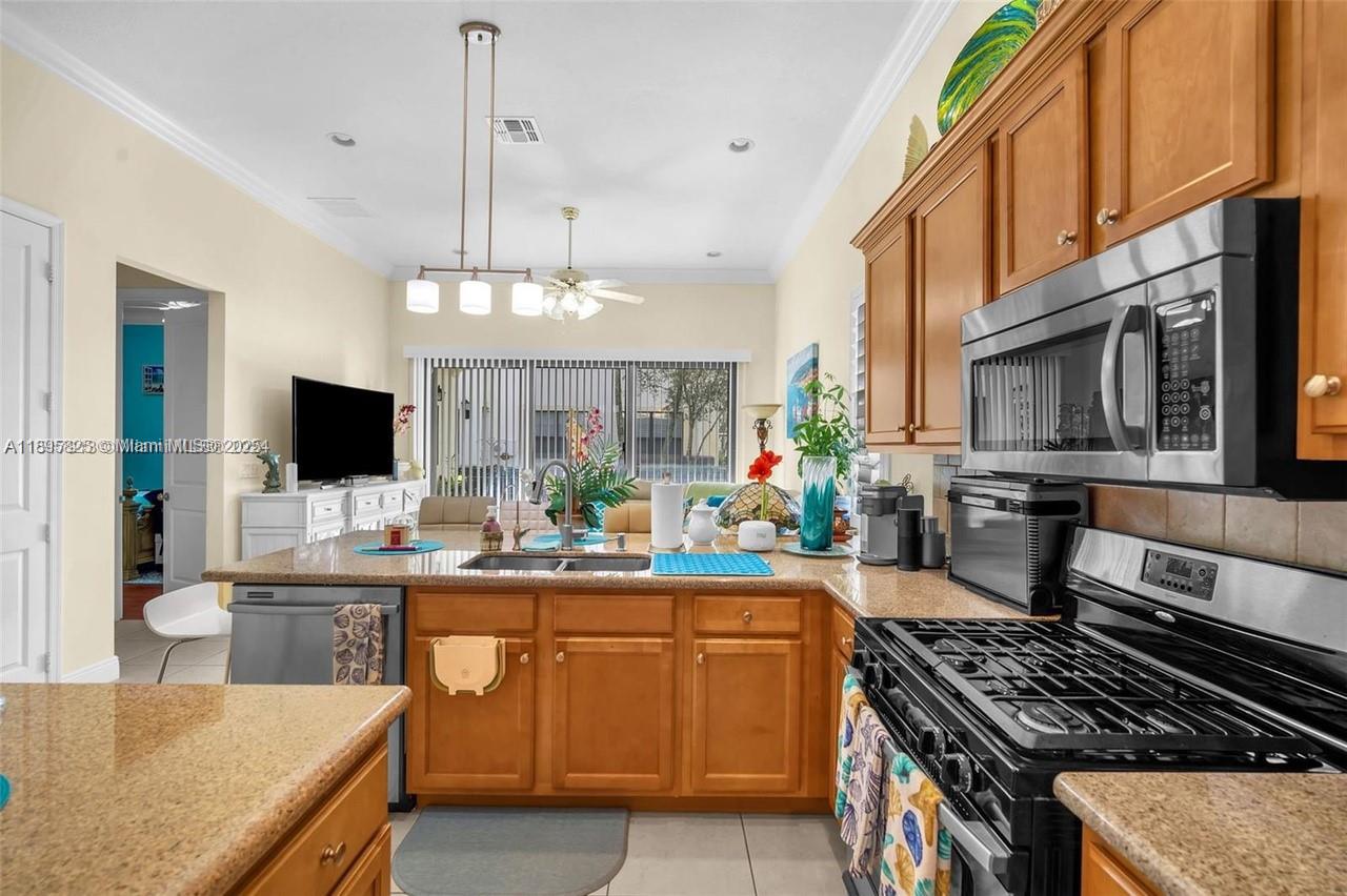 SAWGRASS LAKES - Residential