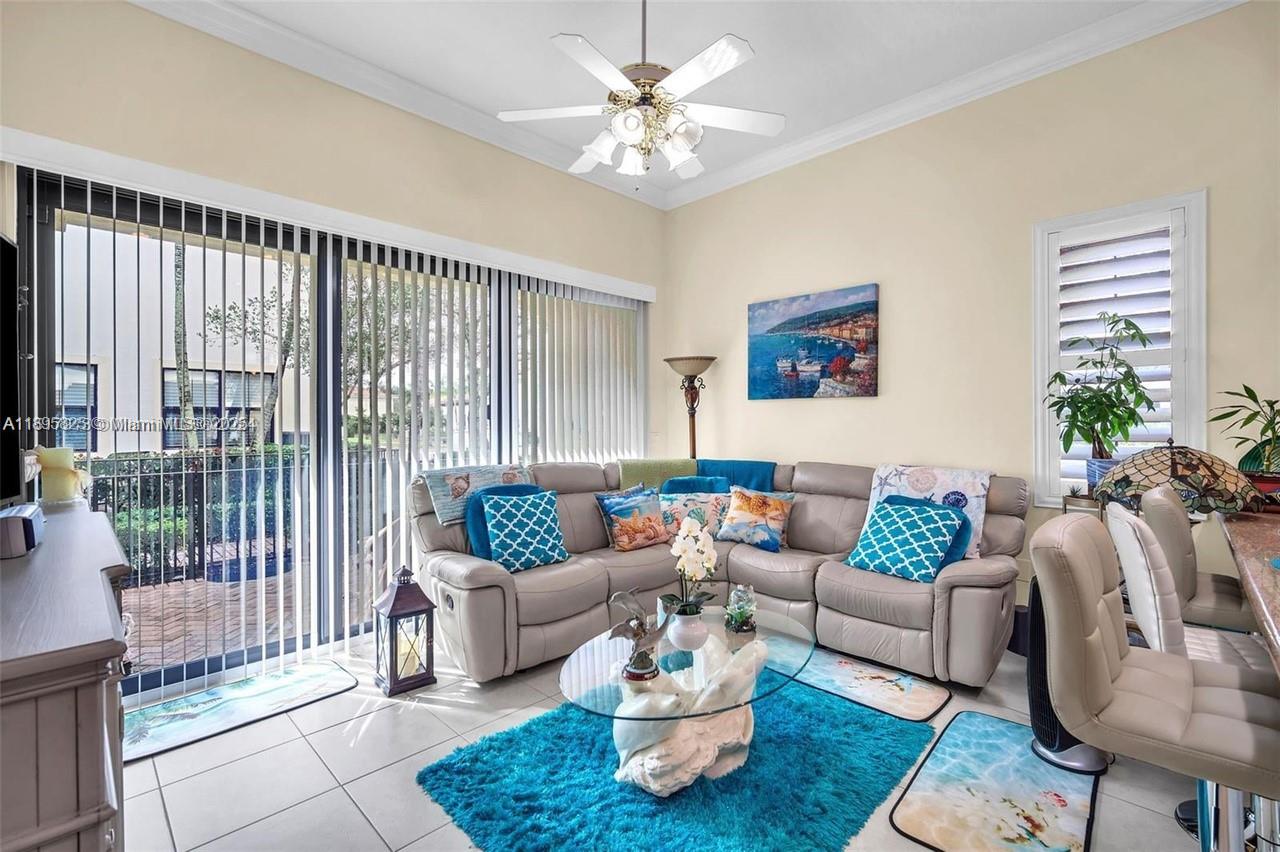 SAWGRASS LAKES - Residential