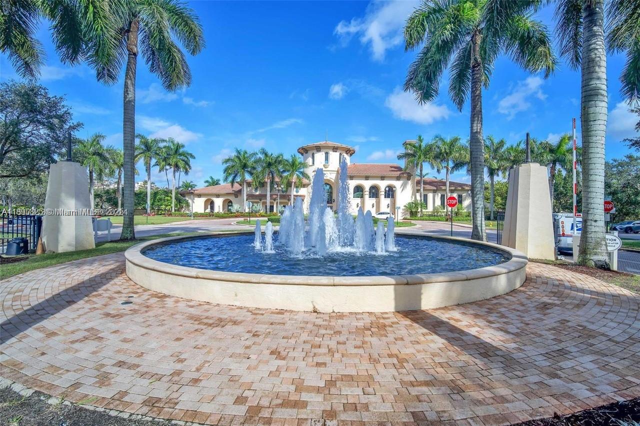 SAWGRASS LAKES - Residential