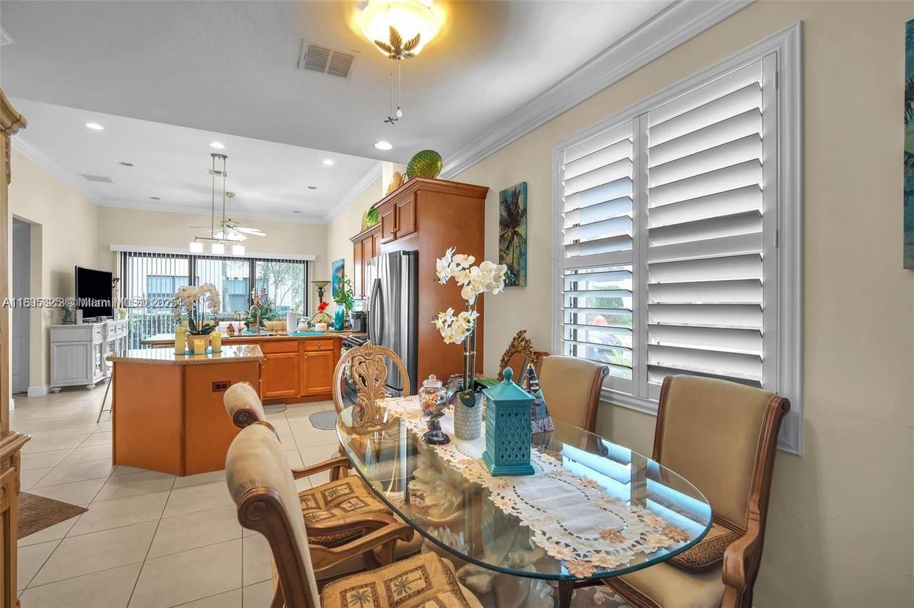SAWGRASS LAKES - Residential