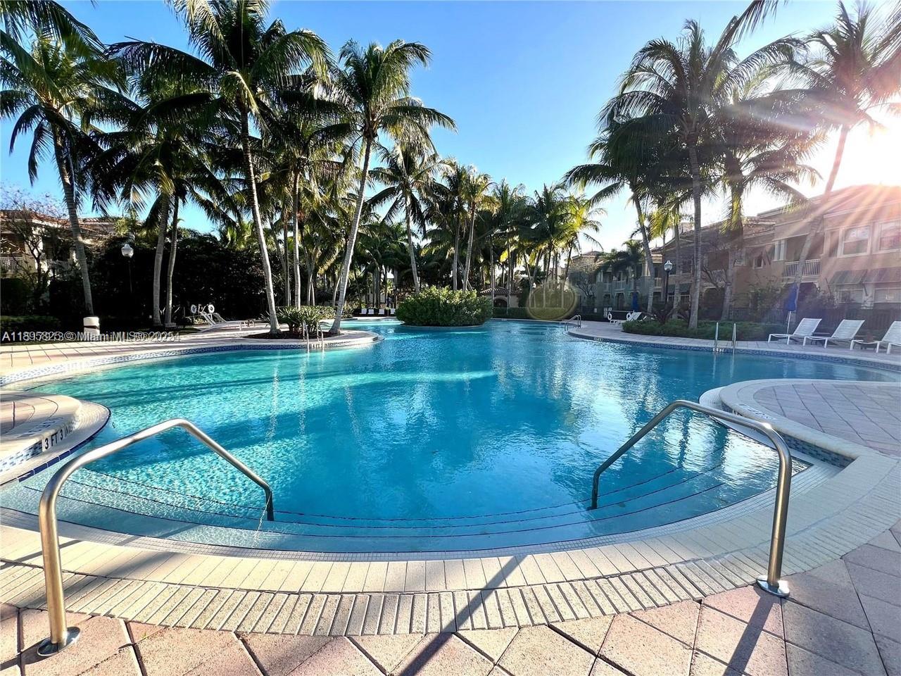 SAWGRASS LAKES - Residential