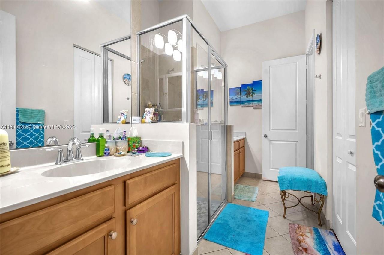 SAWGRASS LAKES - Residential