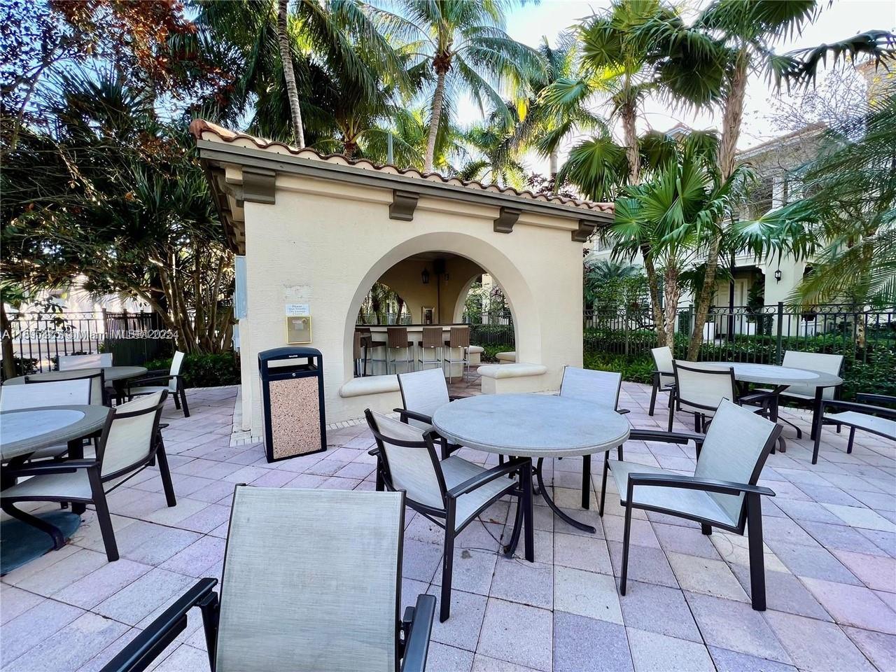SAWGRASS LAKES - Residential