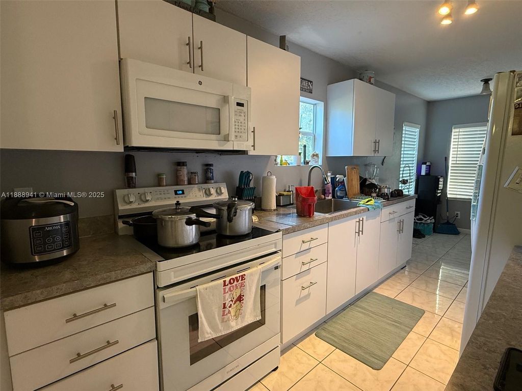 Photo of 120 S Nogal St, Clewiston, FL 33440 (MLS # A11888941)