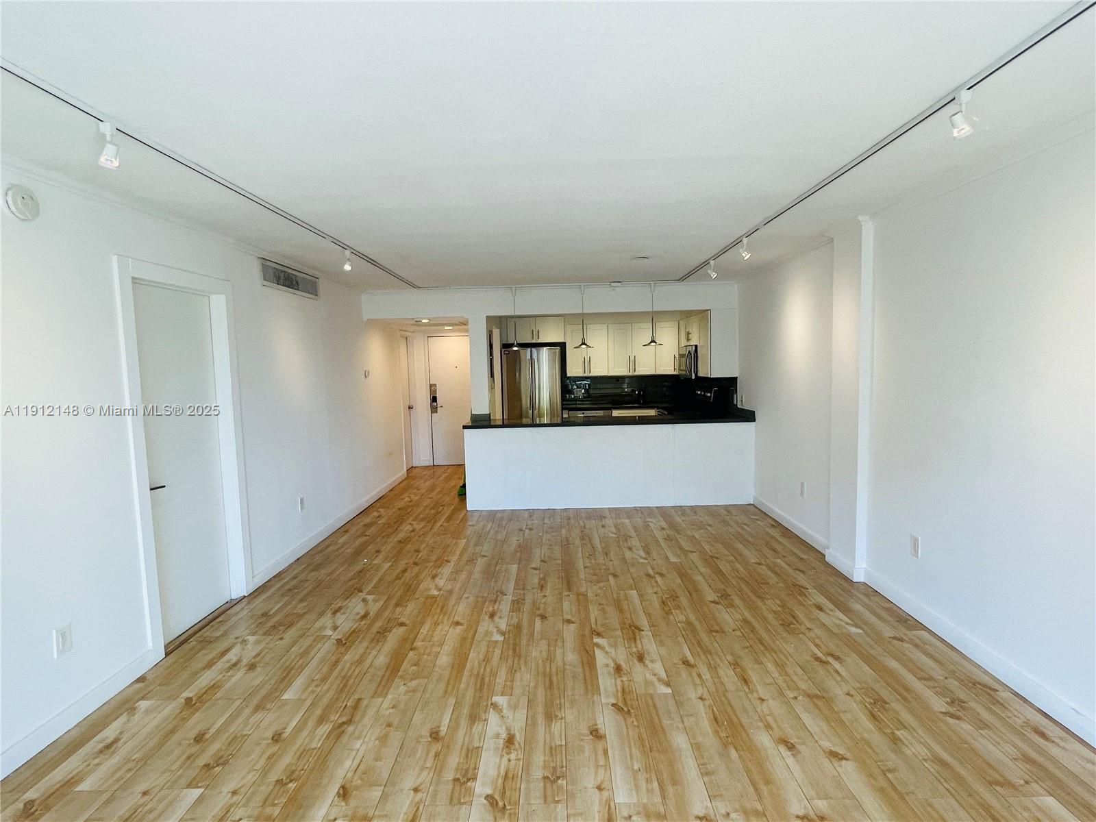 CRICKET CLUBHOUSE CONDO - Residential