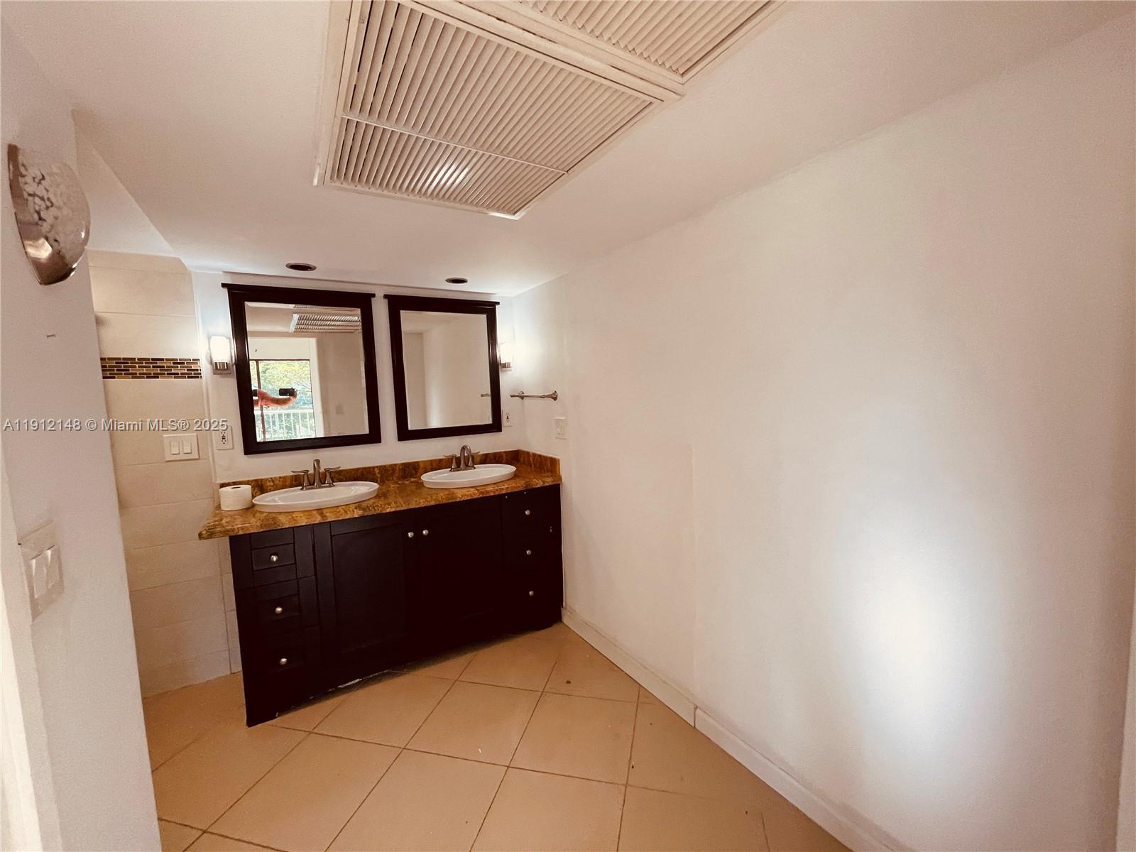 CRICKET CLUBHOUSE CONDO - Residential